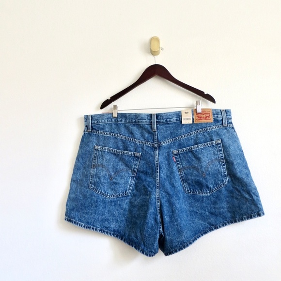 NEW! Levi"s High Waisted Mom Shorts Denim Jean Blue Medium Wash SZ 24W - Picture 12 of 16